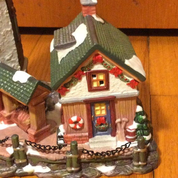 Vintage Santa’s Workbench Sea Signal  Lighthouse - Picture 2 of 7